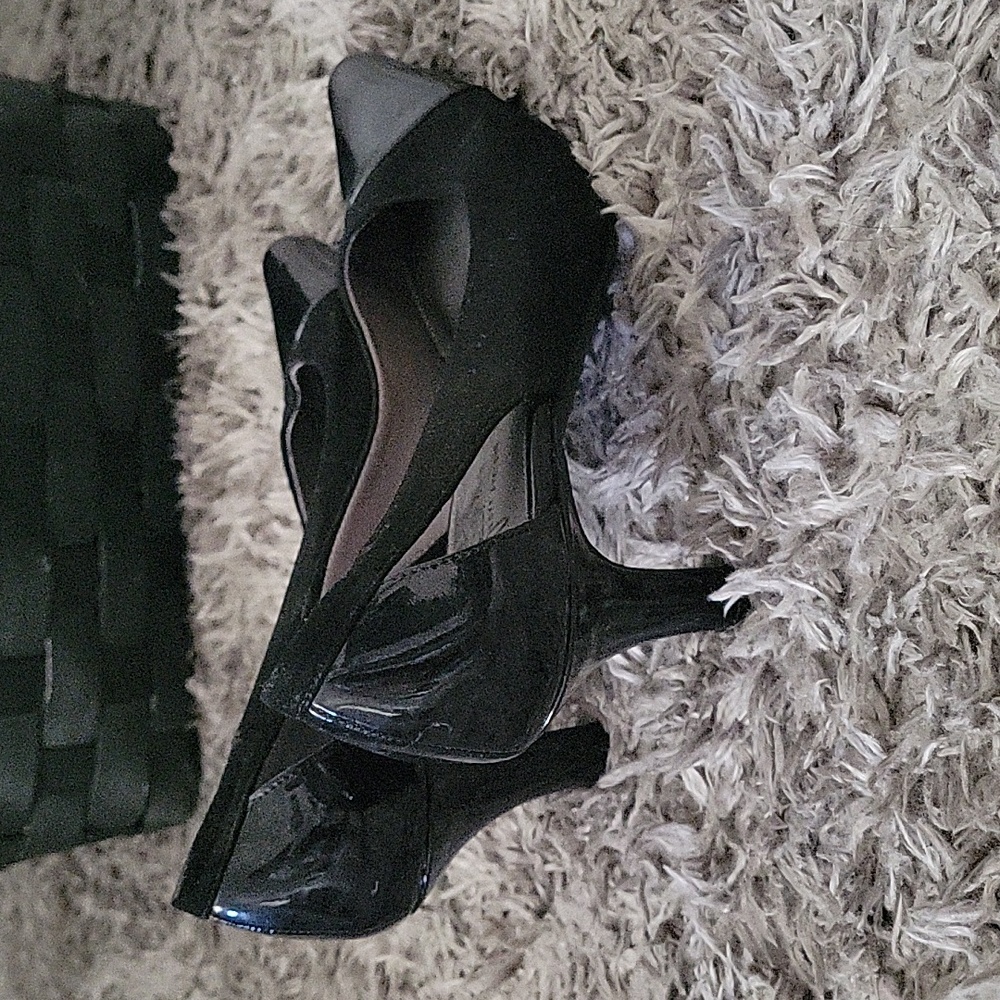 Life Stride Soft System "Kimmy" Cutout Heel Pumps - Picture 5 of 7